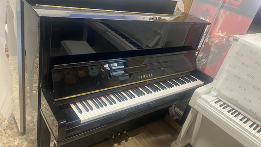 Yamaha U10 Black pianoforte verticale nero lucido